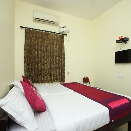 Oyo 10465 Koyambedu Chennai Hotel Bagian luar foto