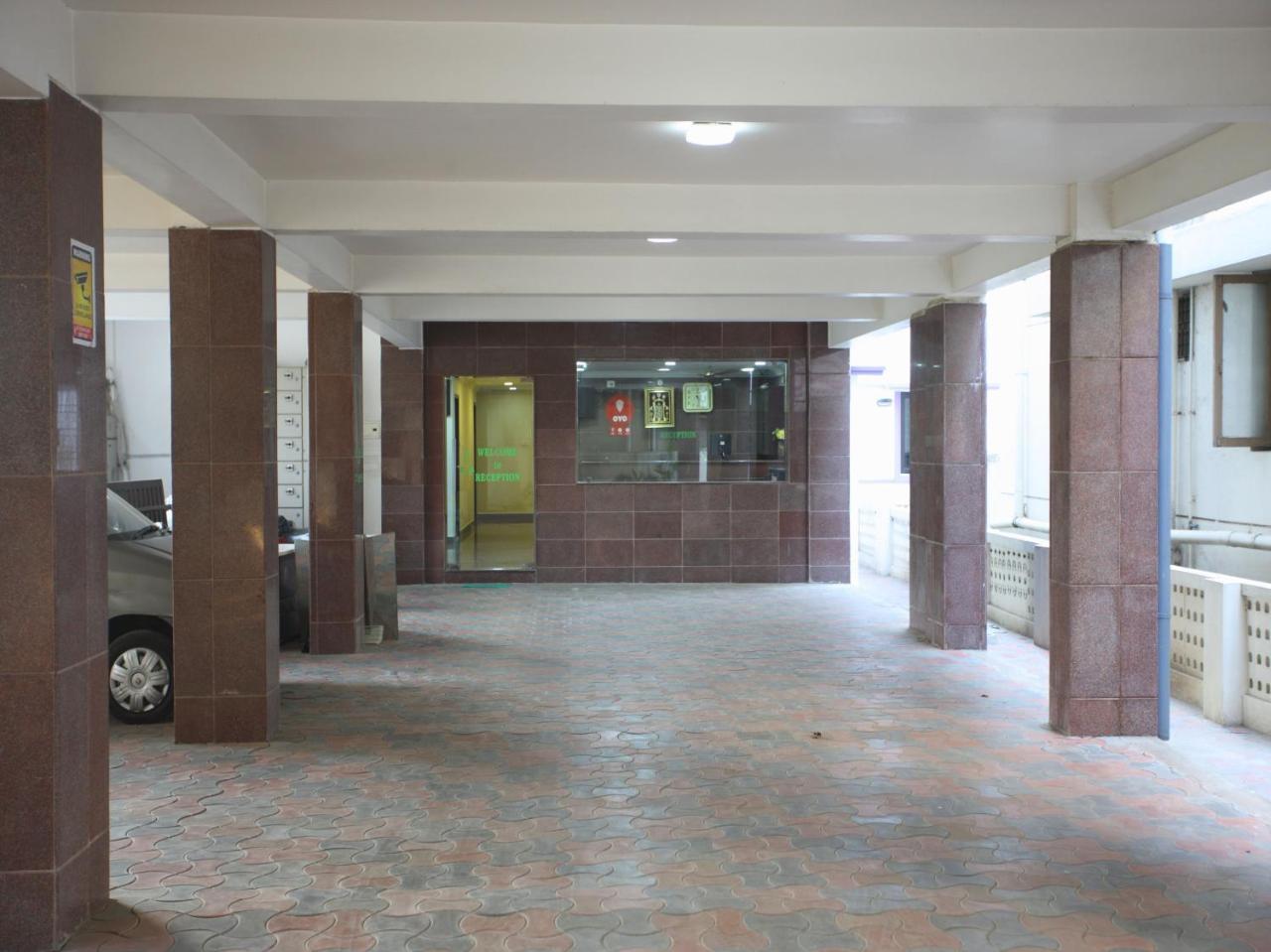 Oyo 10465 Koyambedu Chennai Hotel Bagian luar foto
