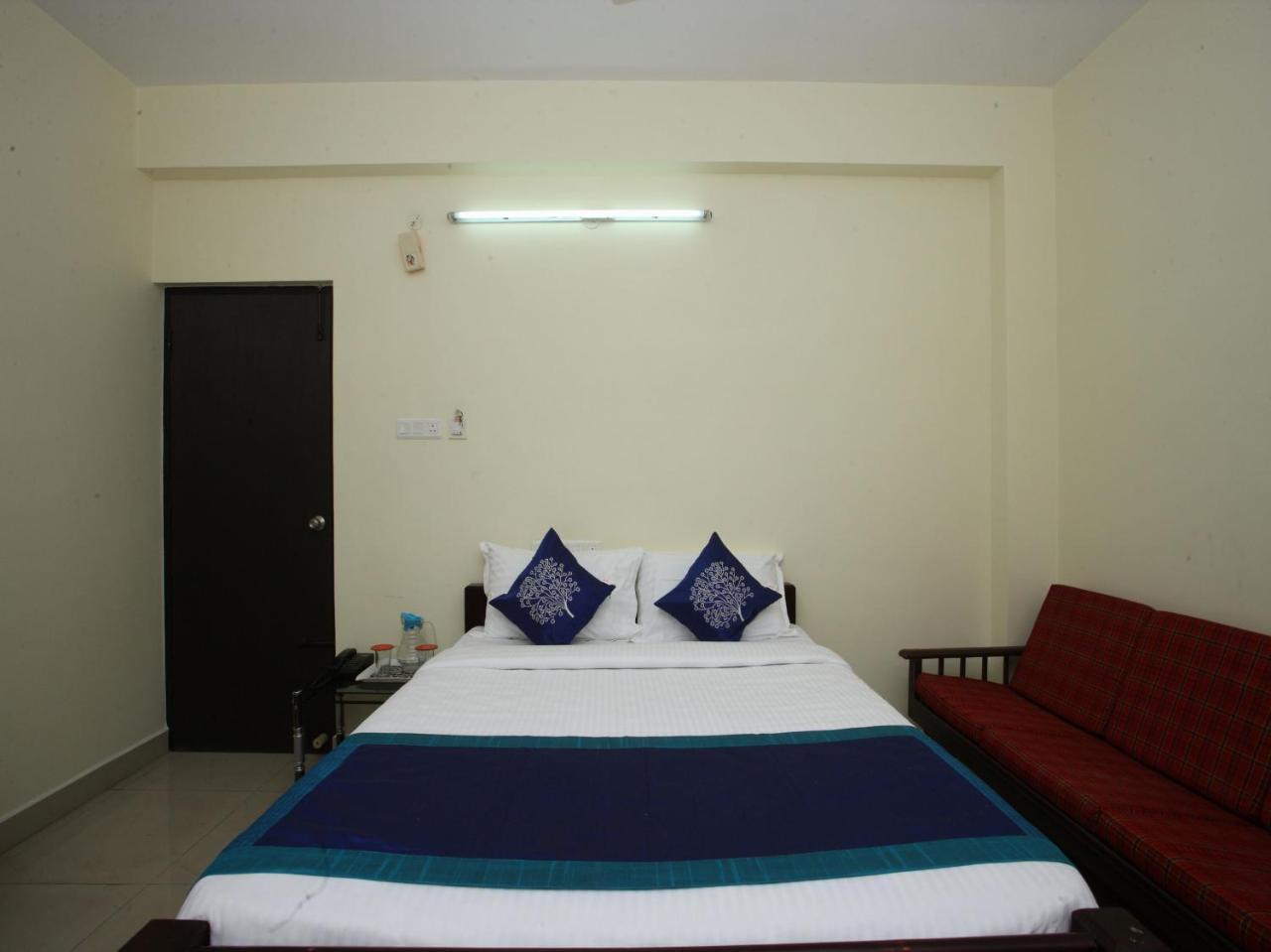 Oyo 10465 Koyambedu Chennai Hotel Bagian luar foto