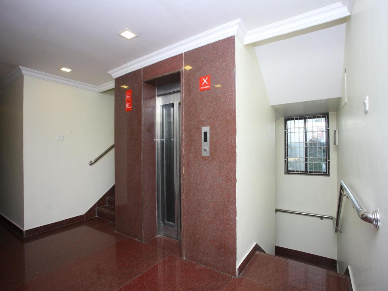 Oyo 10465 Koyambedu Chennai Hotel Bagian luar foto