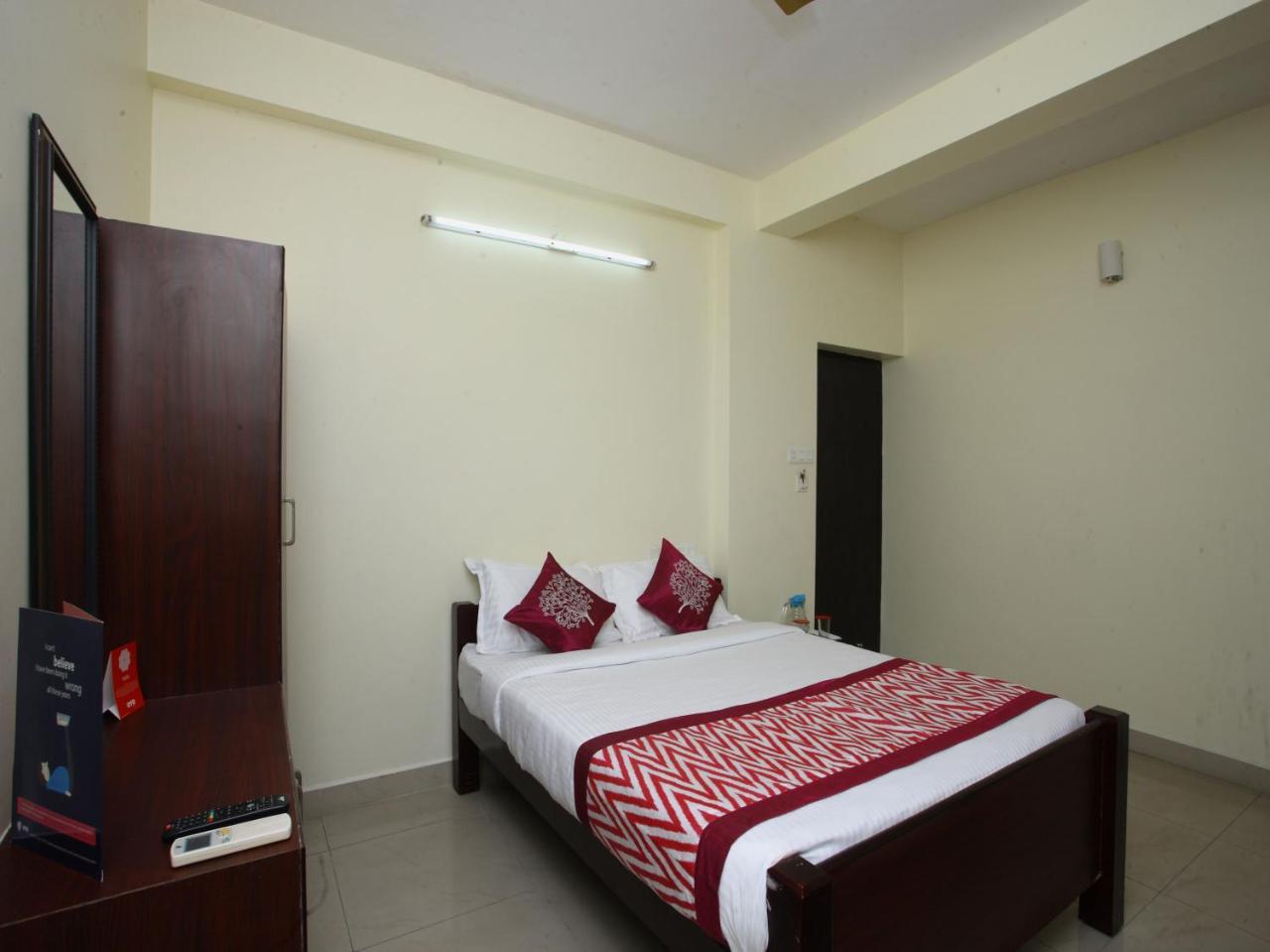 Oyo 10465 Koyambedu Chennai Hotel Bagian luar foto