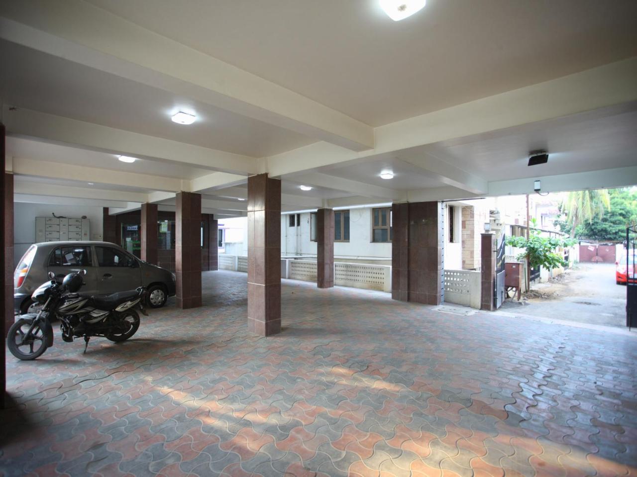 Oyo 10465 Koyambedu Chennai Hotel Bagian luar foto