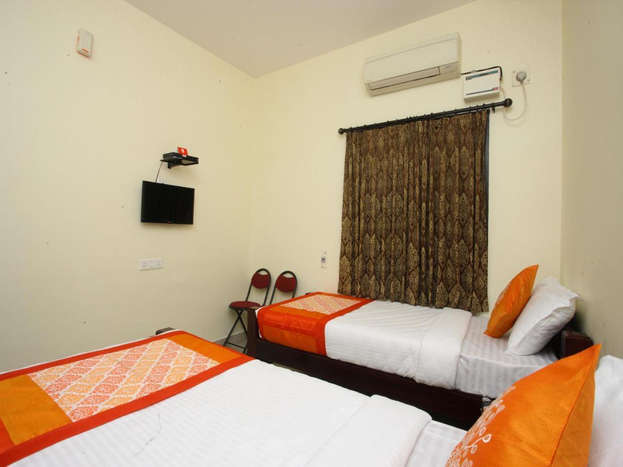 Oyo 10465 Koyambedu Chennai Hotel Bagian luar foto
