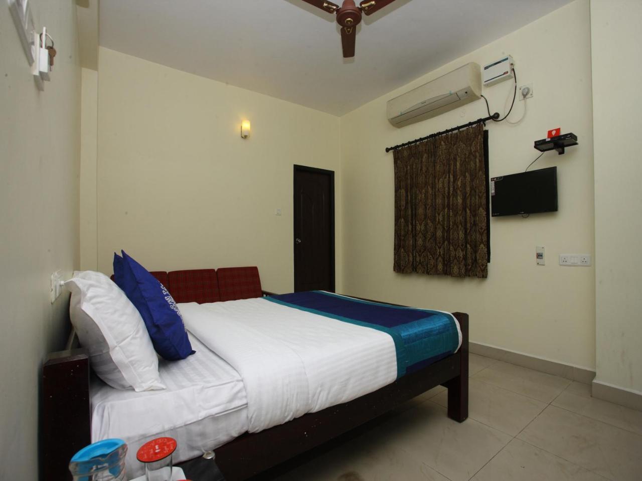 Oyo 10465 Koyambedu Chennai Hotel Bagian luar foto